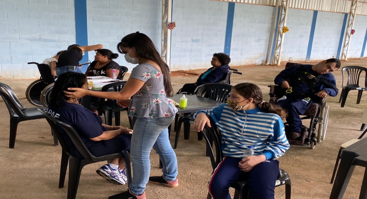 AÇÃO SOCIAL NA APAE DE TAPIRATIBA