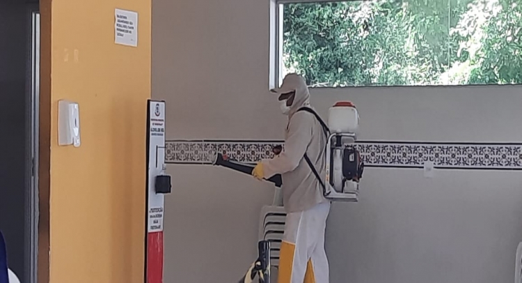 DESINFECÇÃO NO CENTRO DE TRIAGEM DA COVID-19 E CENTRO DE ACOLHIMENTO DA SÍNDROME GRIPAL.