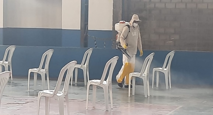 DESINFECÇÃO NO CENTRO DE TRIAGEM DA COVID-19 E CENTRO DE ACOLHIMENTO DA SÍNDROME GRIPAL.