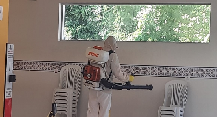 DESINFECÇÃO NO CENTRO DE TRIAGEM DA COVID-19 E CENTRO DE ACOLHIMENTO DA SÍNDROME GRIPAL.