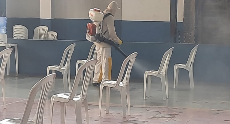 DESINFECÇÃO NO CENTRO DE TRIAGEM DA COVID-19 E CENTRO DE ACOLHIMENTO DA SÍNDROME GRIPAL.