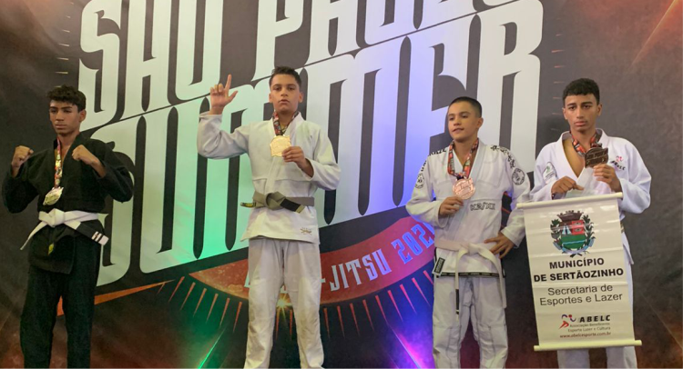 ORGULHO DE TAPIRATIBA: MIGUEL DE SOUZA LEITE E DAVI BERNARDES DE AMORIM SCHOROEDER SÃO CAMPEÕES NO SÃO PAULO SUMMER DE JIU-JITSU 2024!